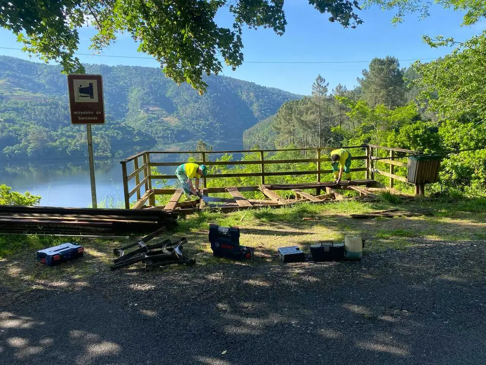 El Concello de Chantada inicia mejoras en los miradores de la Ribeira Sacra