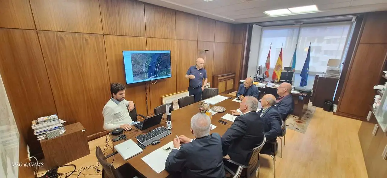 Jos&eacute; Antonio Quiroga, en la reuni&oacute;n con los alcaldes de A Ribeira Sacra