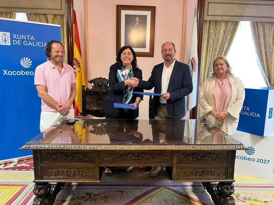 FIRMA CONVENIO (2) Xunta y Concello por el Arde Lucus