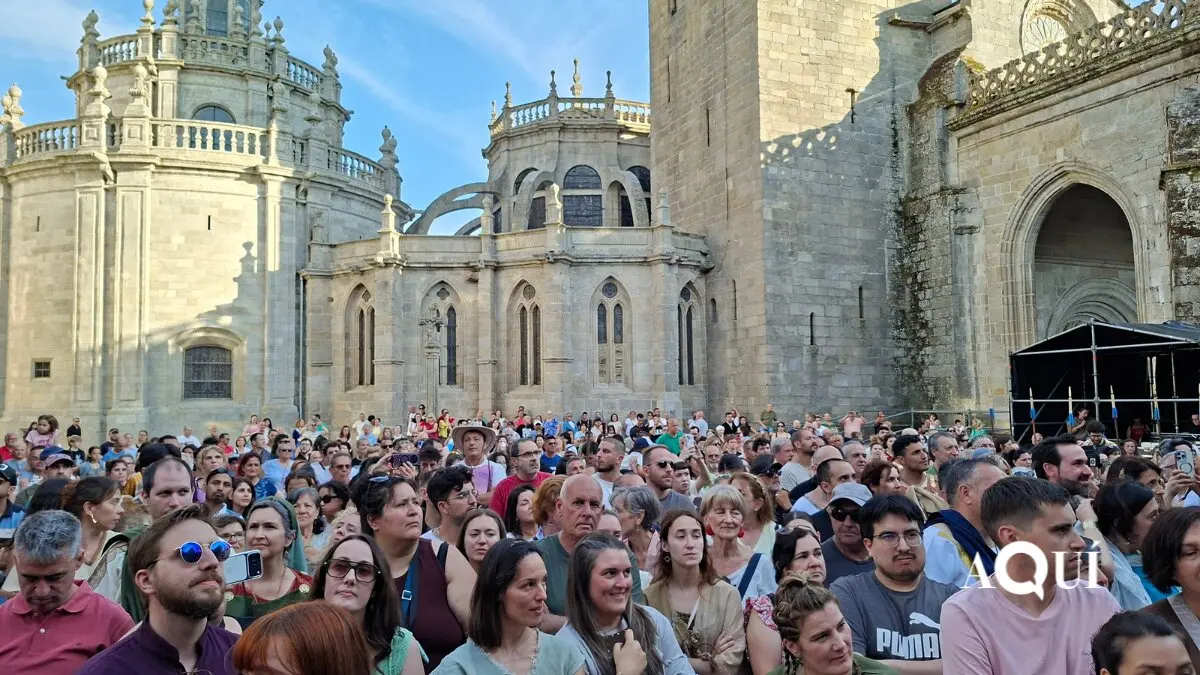Asamblea Galaica, Arde Lucus (11)