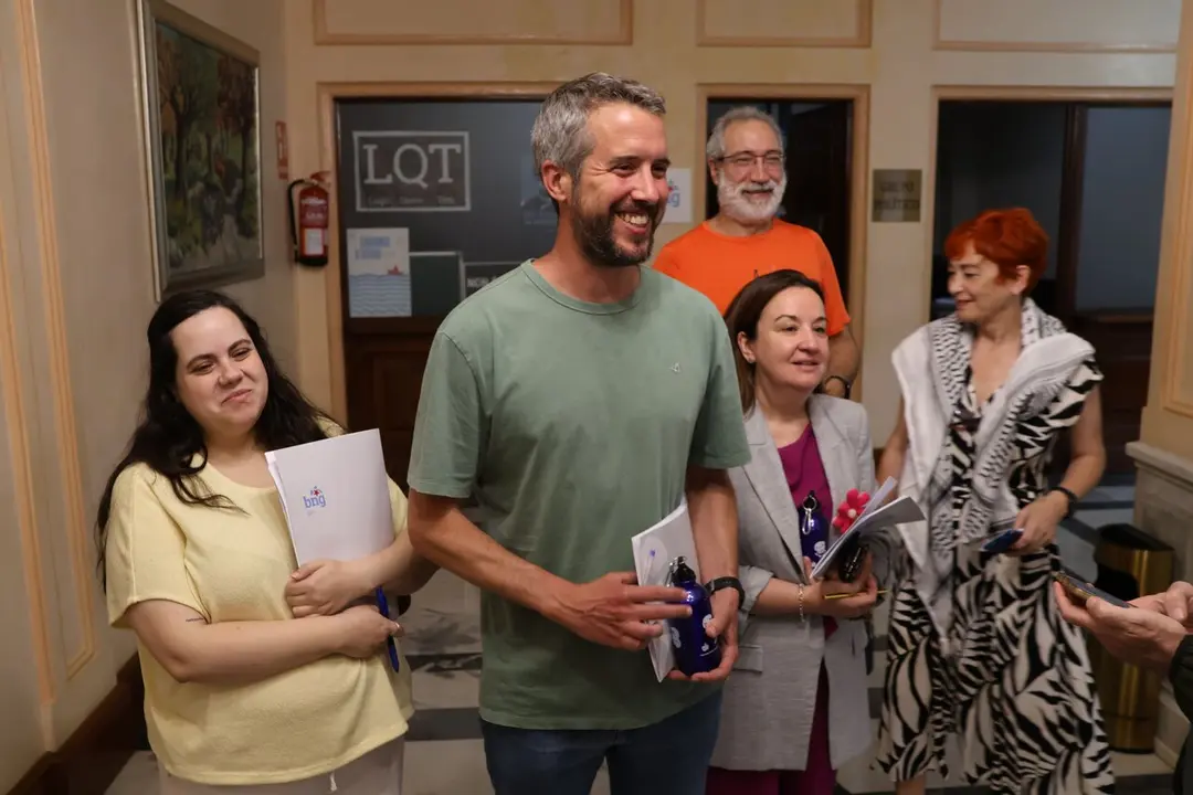 Los concelleiros nacionalistas, a la entrada del pleno
