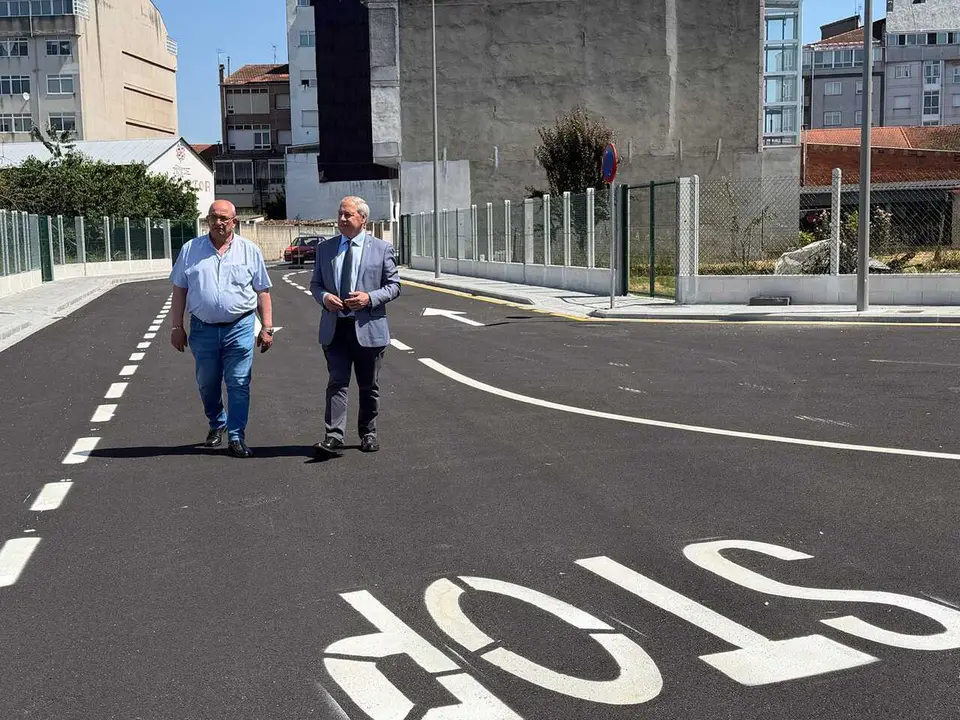 Tom&eacute;, de paseo por una calle
