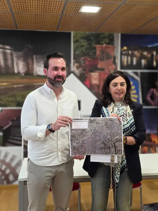 Antonio Ameijide y Elena Candia, en la presentaci&oacute;n de los aparcamientos disuasorios de Lugo