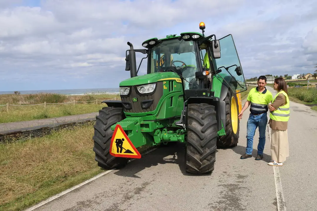 Desbroces en carreteras, tractor
