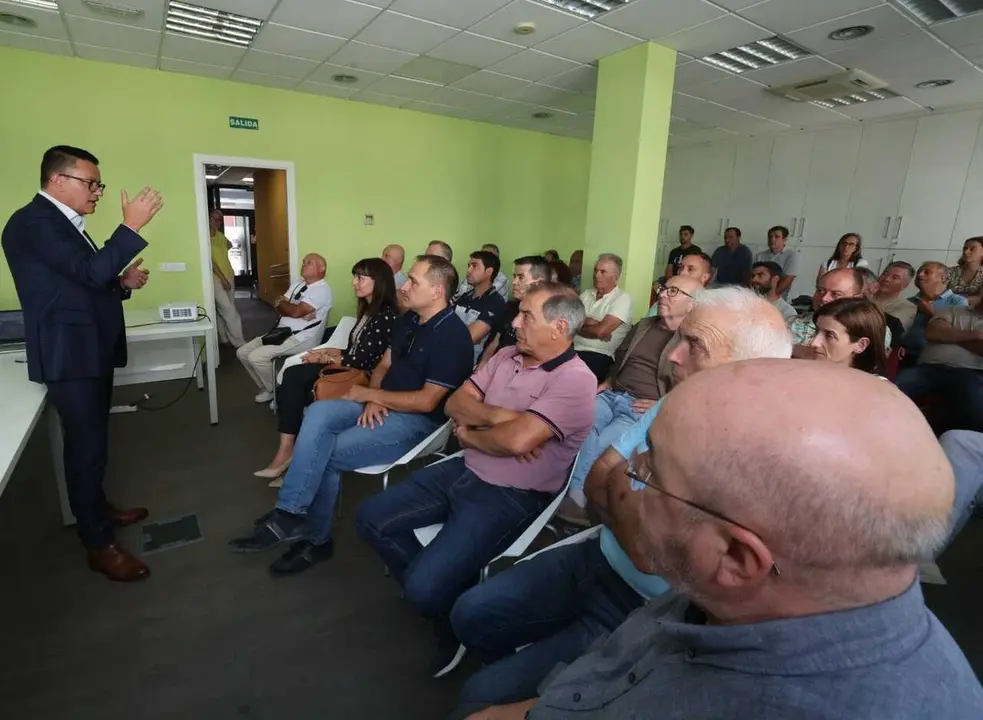El conselleiro Jos&eacute; Gonz&aacute;lez durante la charla que pronunci&oacute; en Lugo