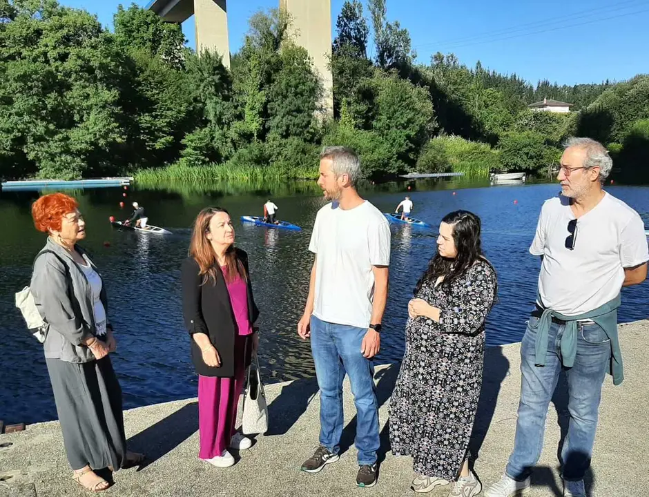 Los concelleiros del BNG, en la orilla del Mi&ntilde;o