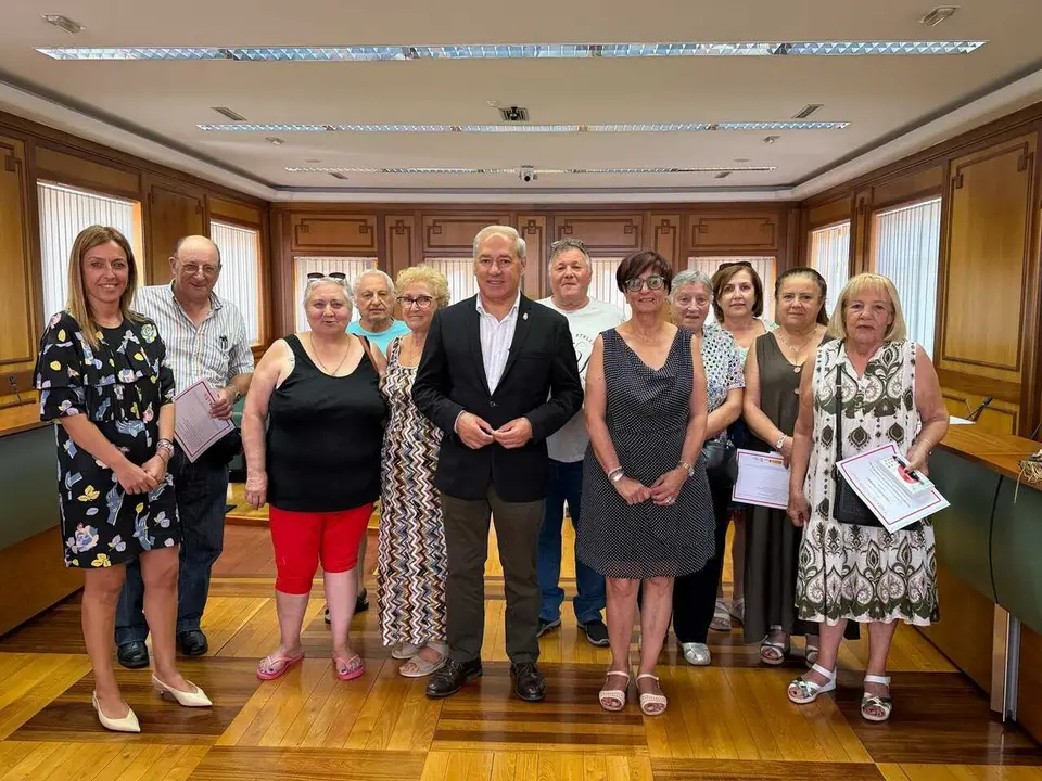 Entrega de los diplomas del curso de digitalizaci&oacute;n de Monforte