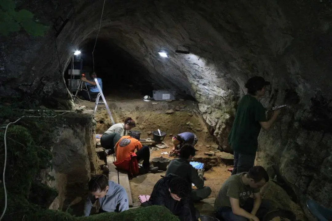 Investigaci&oacute;n realizada en Cova Eir&oacute;s por Hugo Bal, investigador de la USC