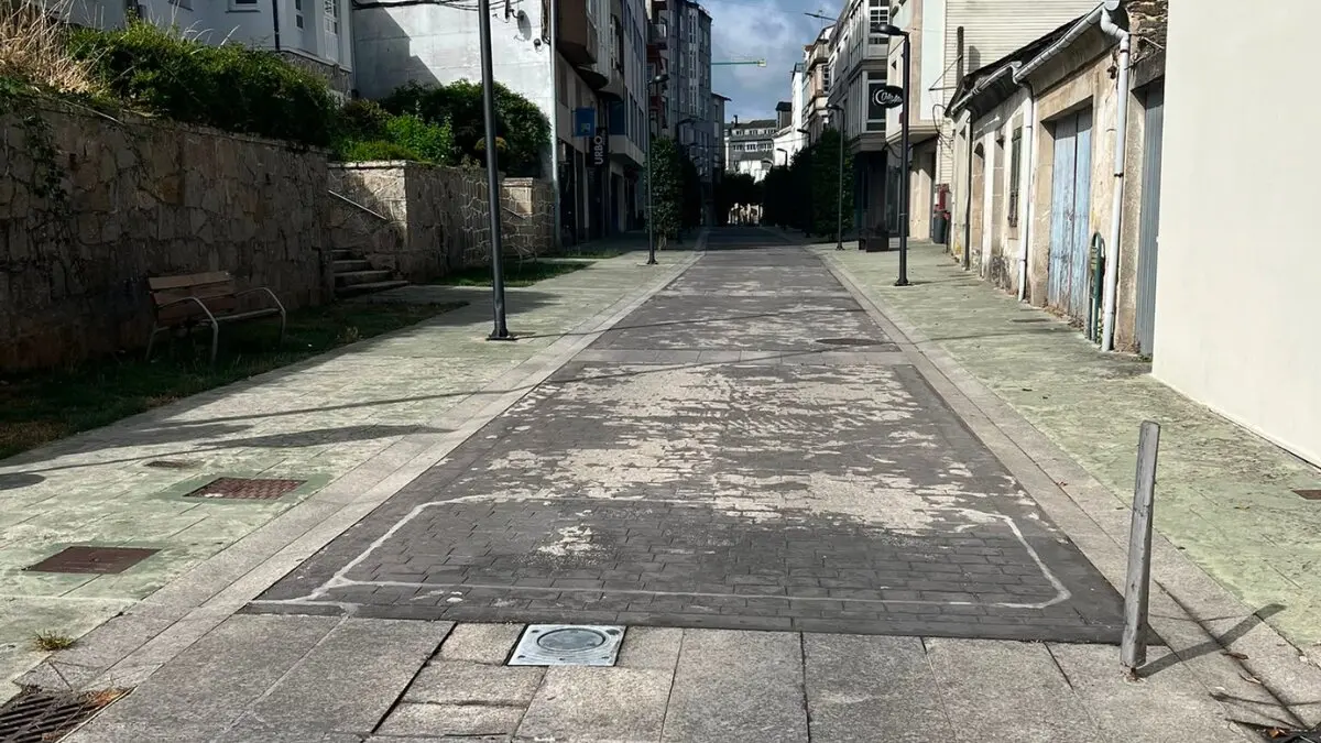 Bolardo r&uacute;a Basanta Silva C Vilalba