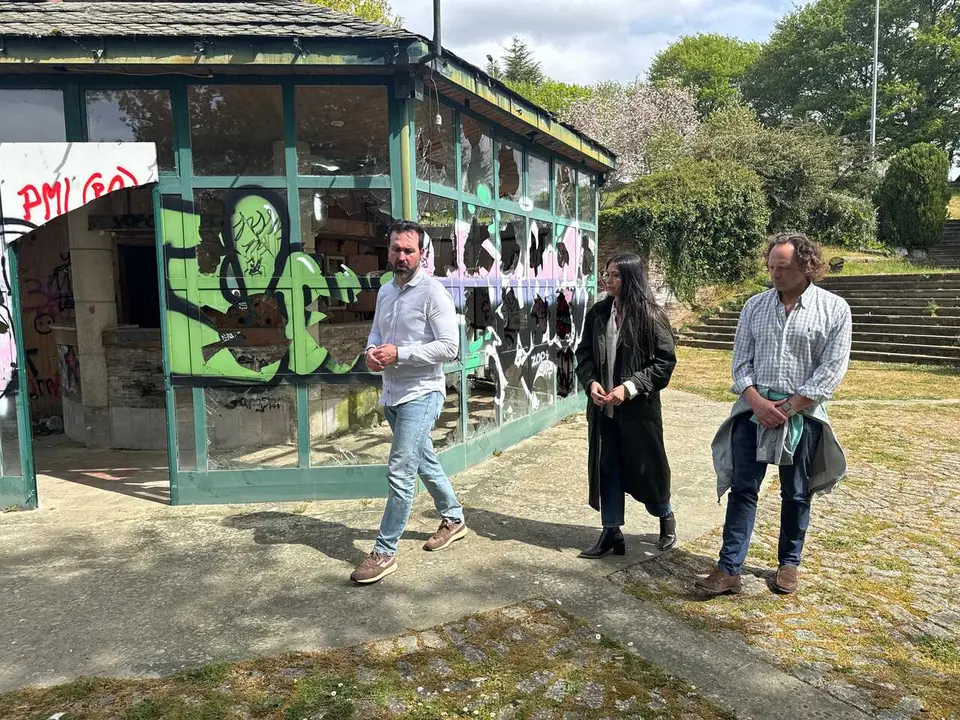 Ameijide, V&aacute;zquez e Carballas no quiosco bar Mirador (1) (1)