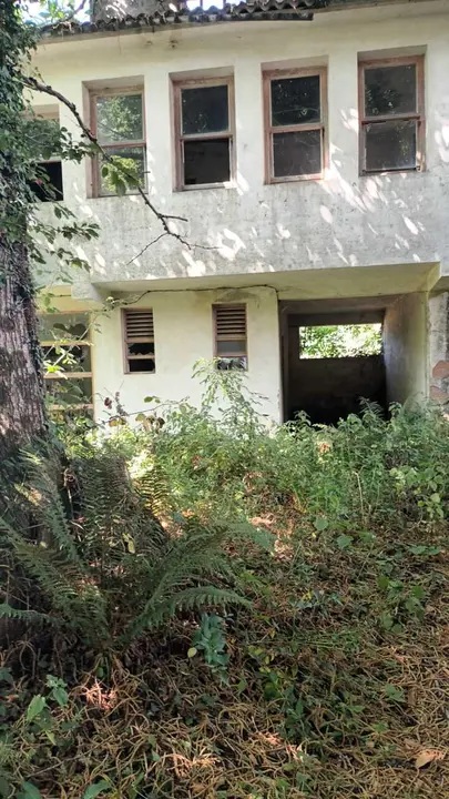 Escola Villouz&aacute;n, en L&aacute;ncara