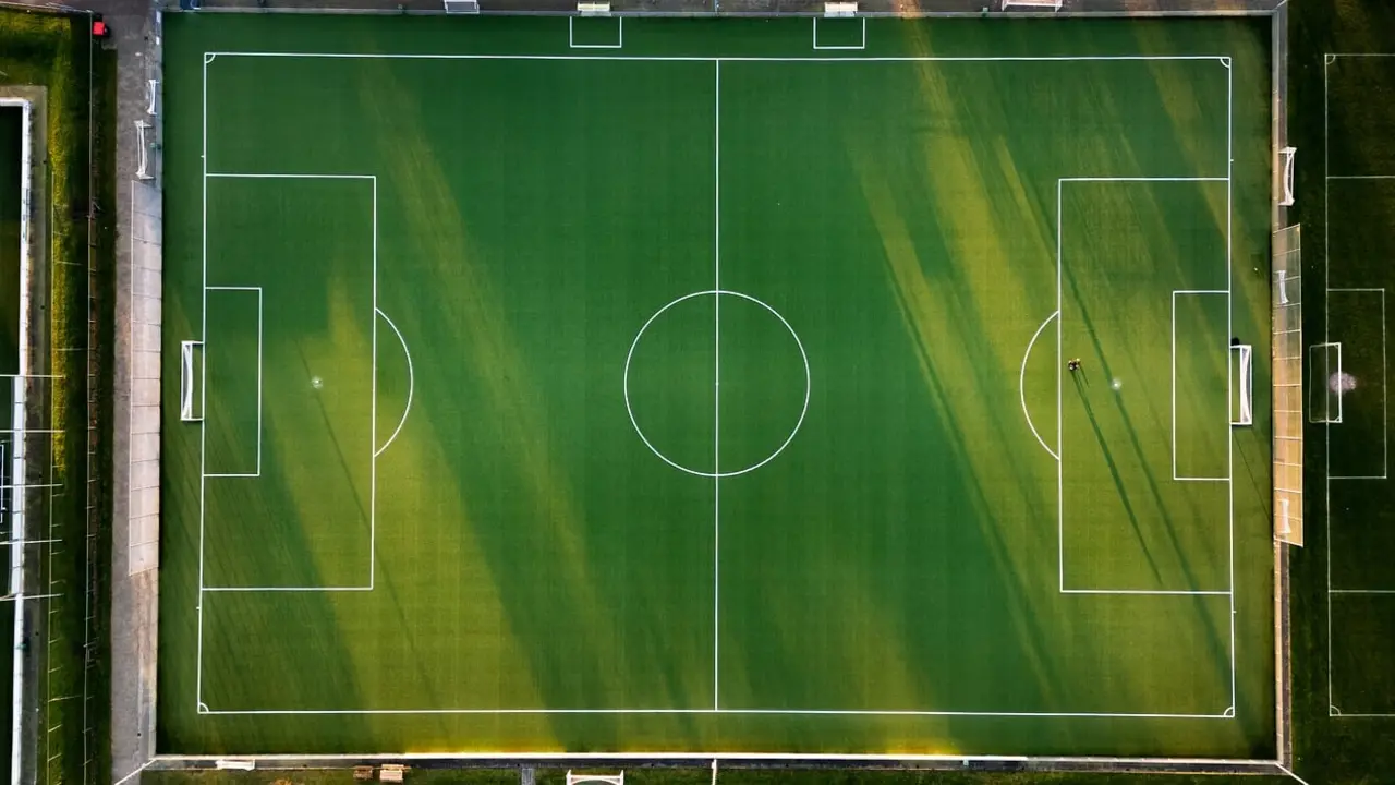 Campo de f&uacute;tbol