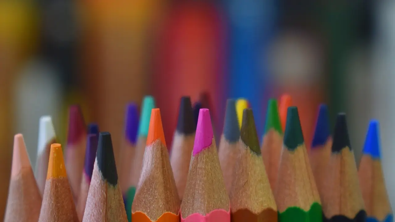L&aacute;pices de colores, material escolar