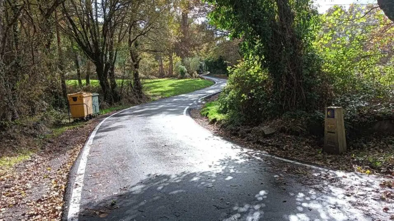 FOTO 2 GUITIRIZ - O Concello de Guitiriz mellora os accesos na parroquia de Santa Leocadia a través do Plan Camiña Rural