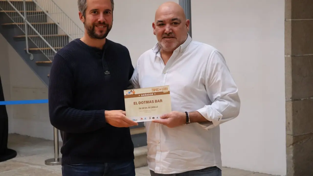 Rub&eacute;n Arroxo entreg&oacute; el primer premio a El Boni
