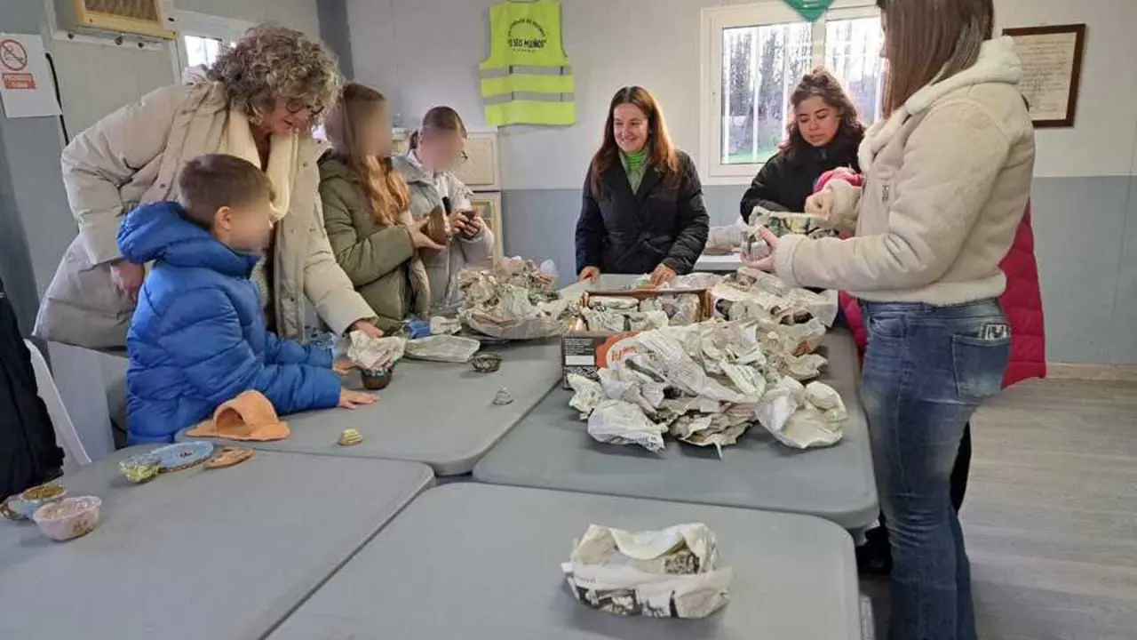 Cristina L&oacute;pez visit&oacute; el curso de cer&aacute;mica organizado por la Vicepresidencia de la Diputaci&oacute;n