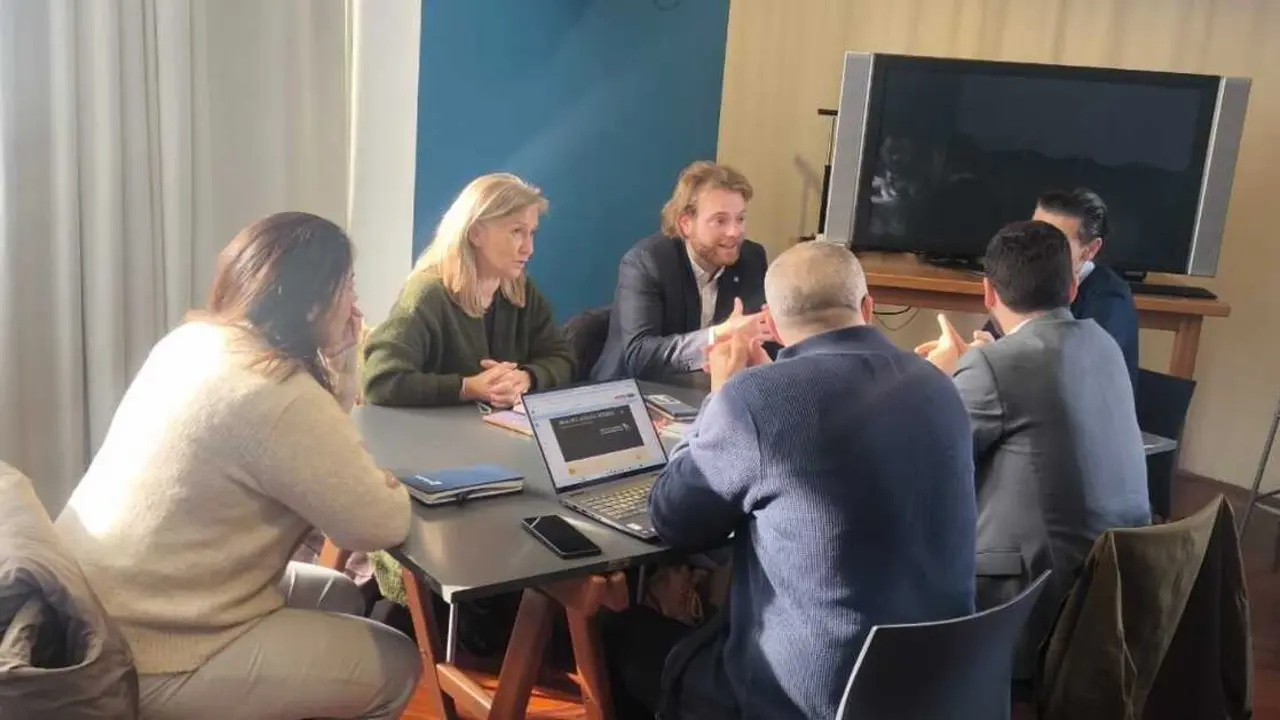 Jorge Bustos, durante una reui&oacute;n