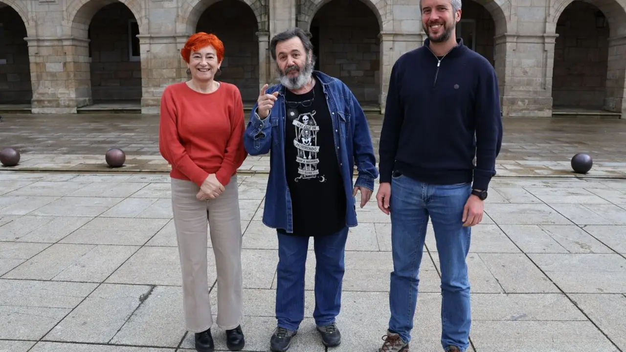 Maite Ferreiro y Rub&eacute;n Arroxo, con Jos&eacute; Bl&aacute;zquez, pregonero del Entroido 2026 de Lugo