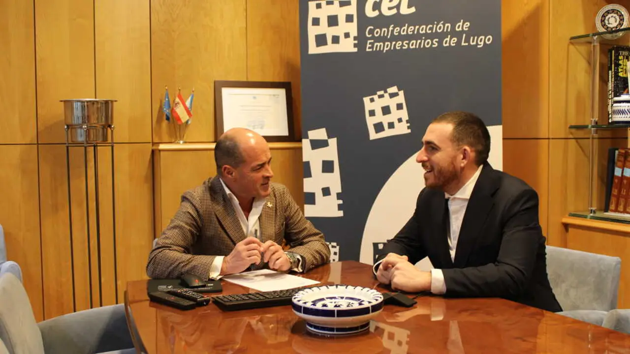 Jaime L&oacute;pez y Elio L&oacute;pez, de Innogando, conversan en la CEL