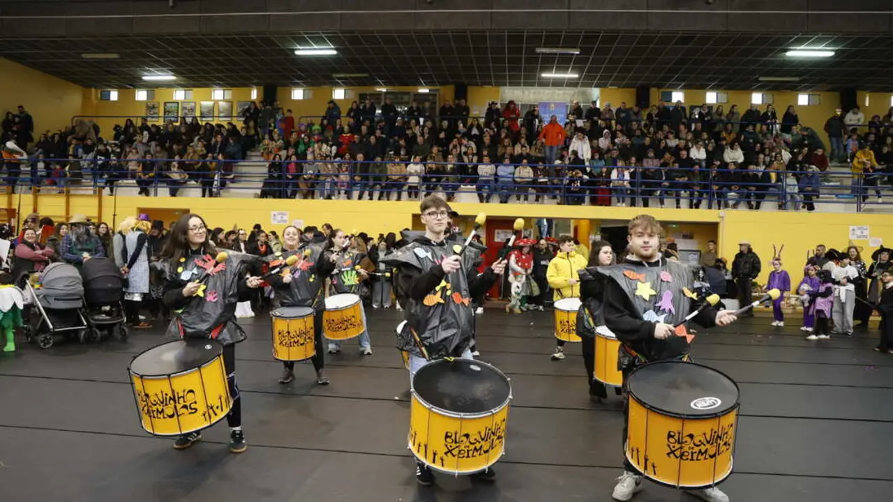 El desfile de Entroido de Guitiriz se llev&oacute; a cabo en el Pabell&oacute;n Jonathan Carro Paz