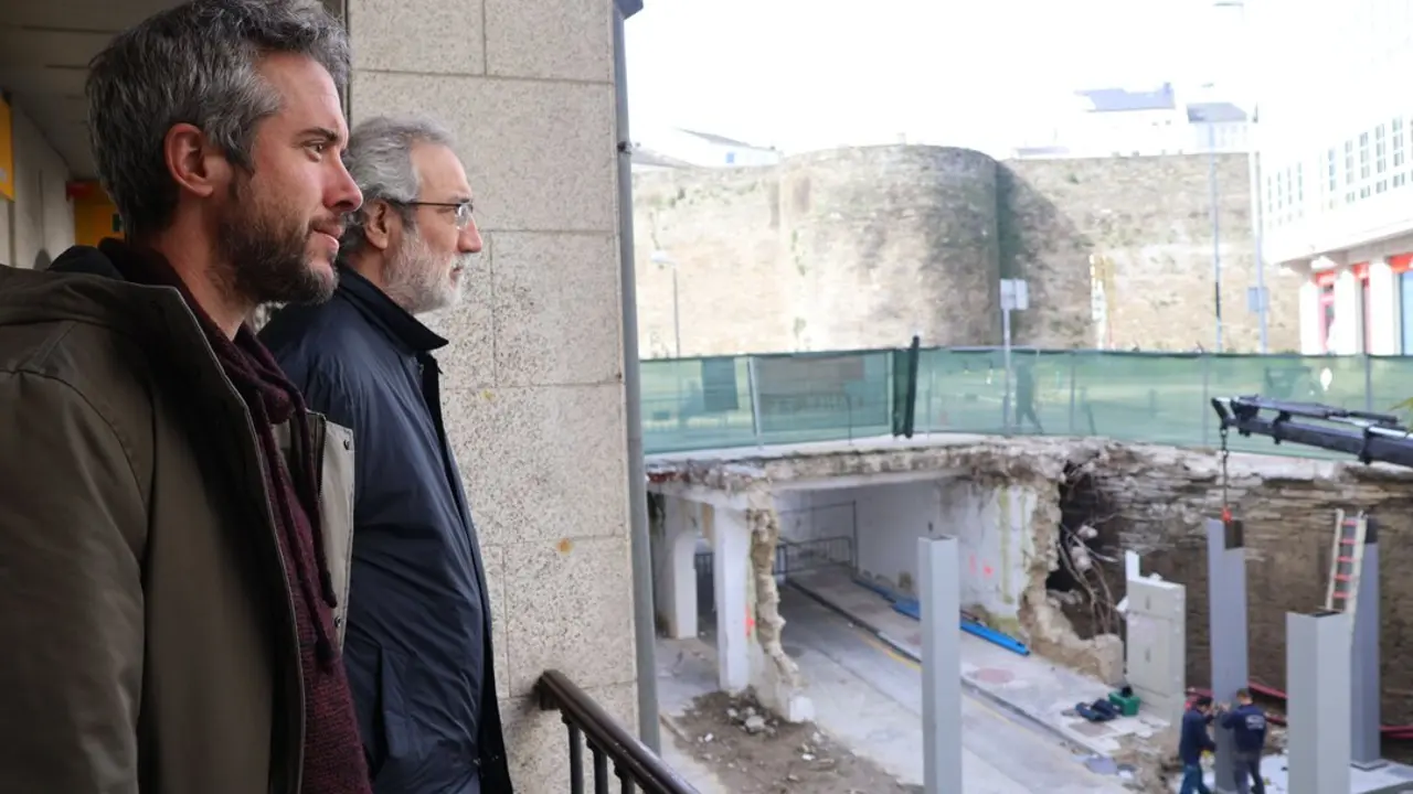 Rub&eacute;n Arroxo y Alexandre Penas visitaron las obras del Carril das Flores