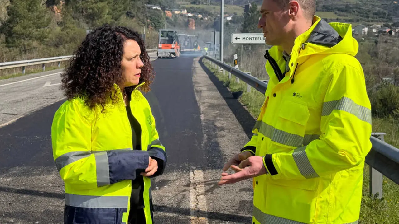 Olimpia L&oacute;pez, durante la visita a las obras de la N-120 en Quiroga