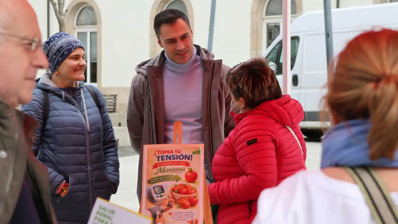 120326 Mesa informativa Alcer Lugo 2