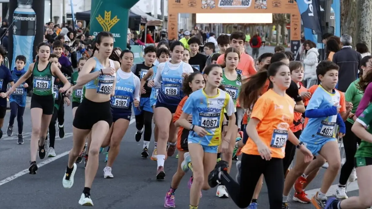 Carrera Corre con N&oacute;s. Imagen de archivo.