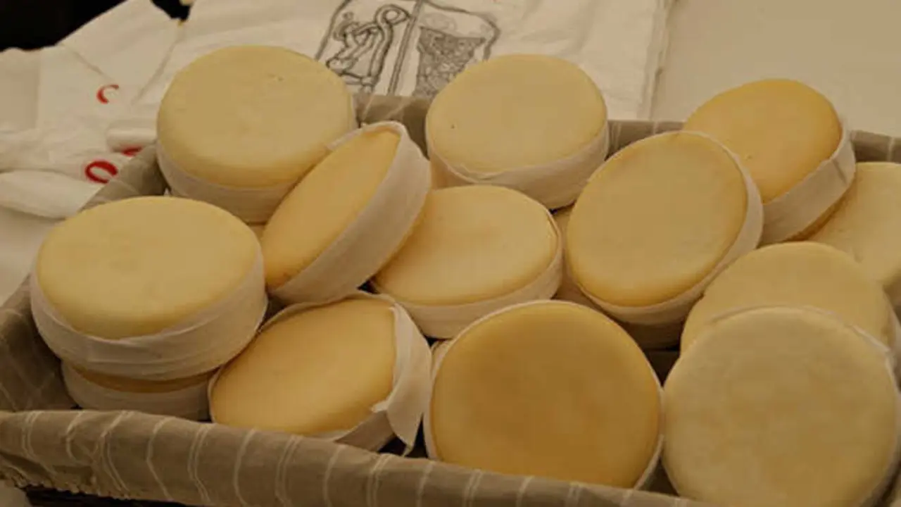 FEIRA-DO-QUEIXO-E-O-PAN-DE-OUS&Aacute;_FRIOL_LUGO-2