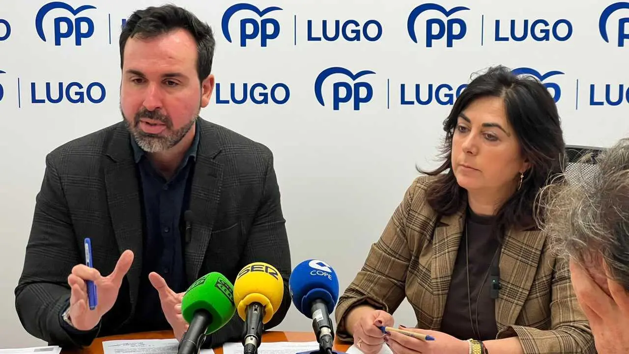 Antonio Ameijide y Elena Candia, durante la comparecencia de esta ma&ntilde;ana