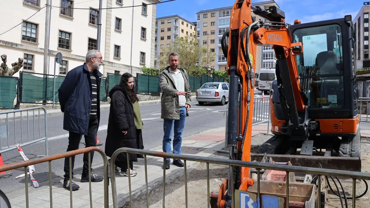 Rub&eacute;n Arroxo, Iria Buide y Alexandre Penas, en Pintor Corredoira