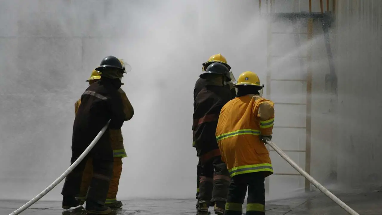 Bomberos, incendio, llamas