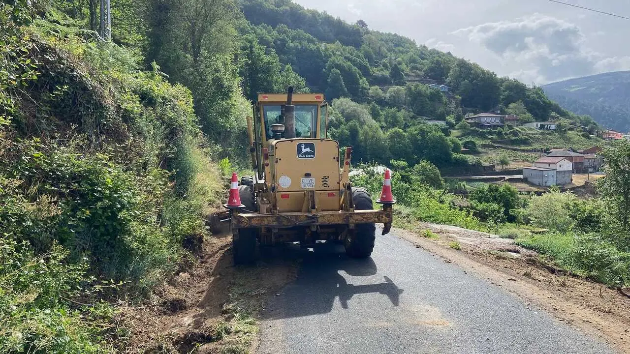 270426 Obras na LU-P-4104