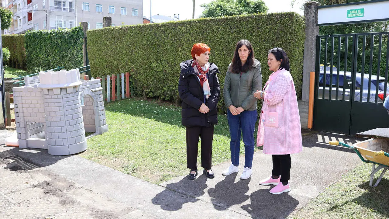 Maite Ferreiro, en la visita a la escuela Serra de Outes