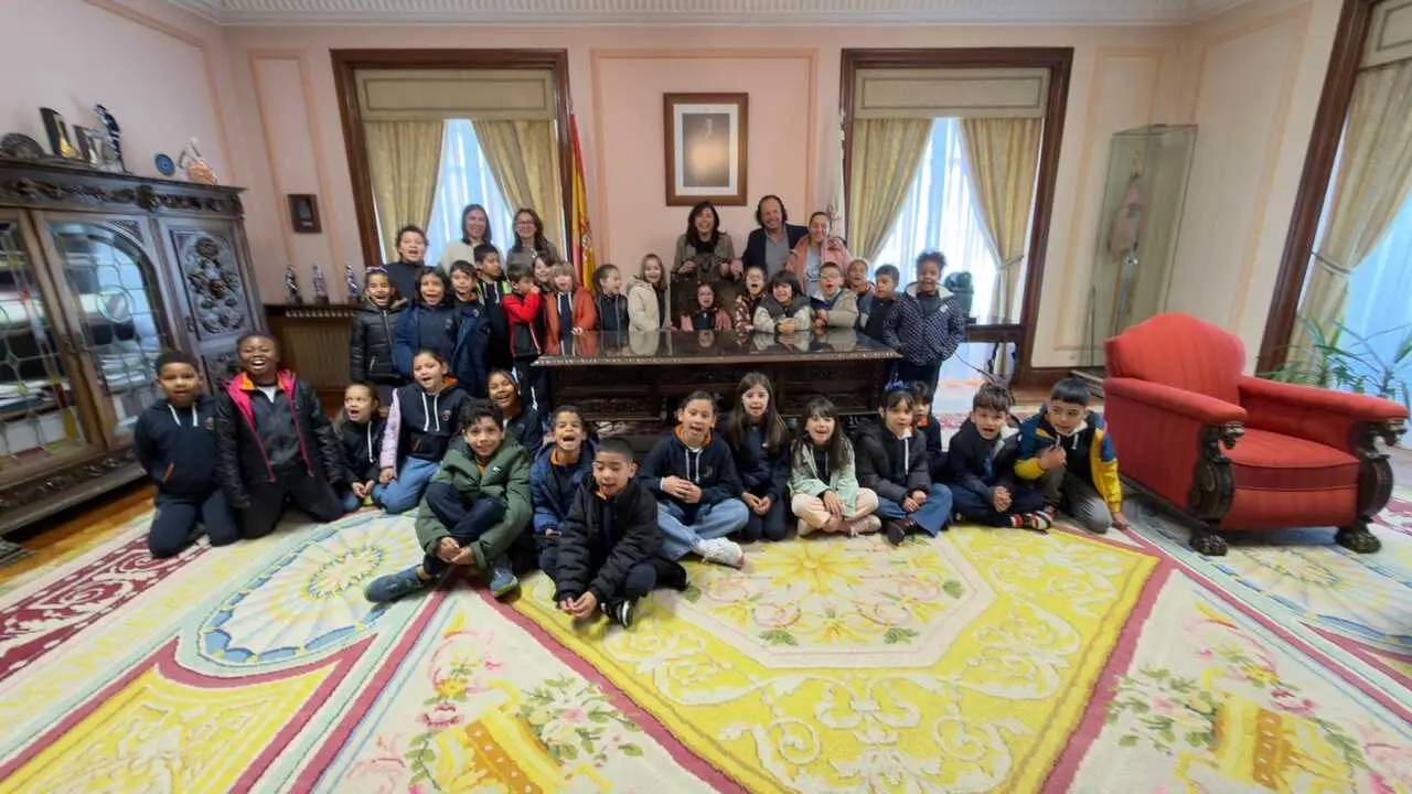 Escolares del Colexio da Milagrosa visitaron el Concello de Lugo