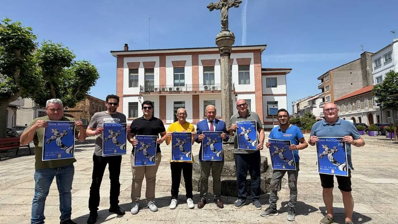 Alcalde e comisi&oacute;n de Festas de San Antonio