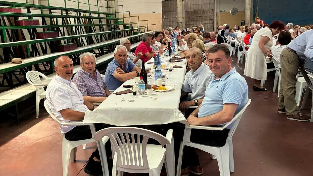 Mas de cien personas acudieron al Xantar de Xubilados de Monterroso