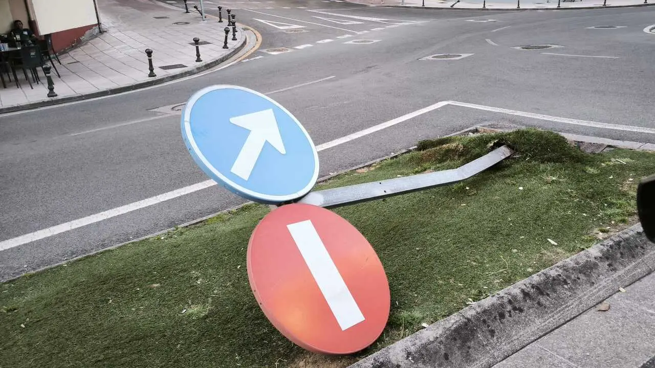 Se&ntilde;al ca&iacute;da en la avenida das Am&eacute;ricas