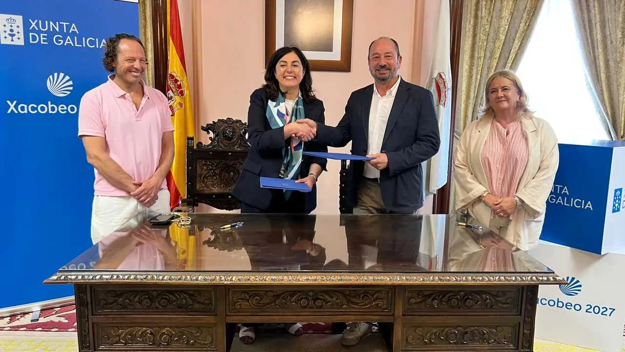 FIRMA CONVENIO (2) Xunta y Concello por el Arde Lucus