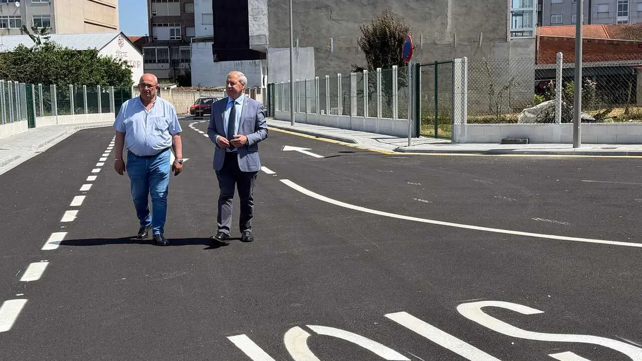 Tom&eacute;, de paseo por una calle