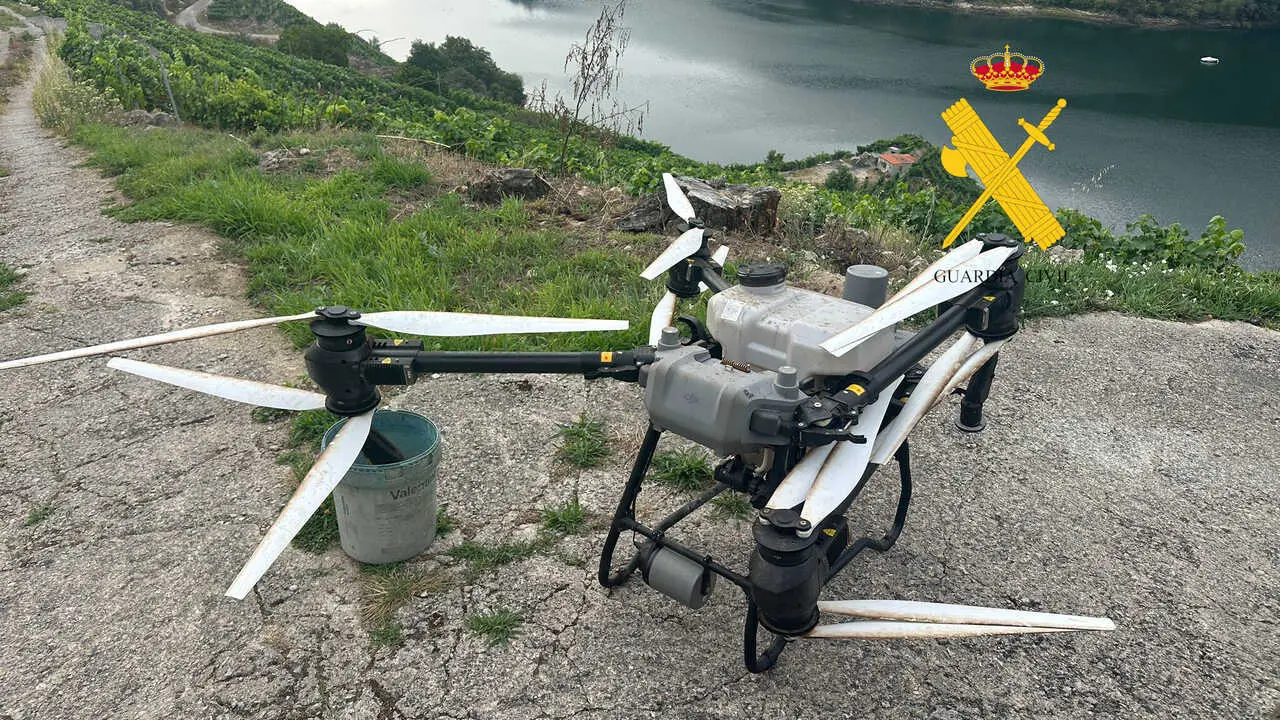 Dron utilizado para fumigar vi&ntilde;edos de A Ribeira Sacra