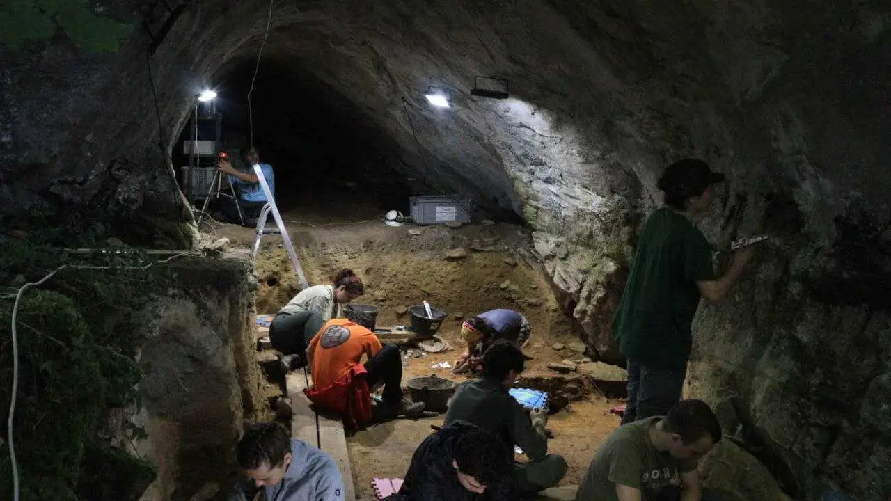 Investigaci&oacute;n realizada en Cova Eir&oacute;s por Hugo Bal, investigador de la USC
