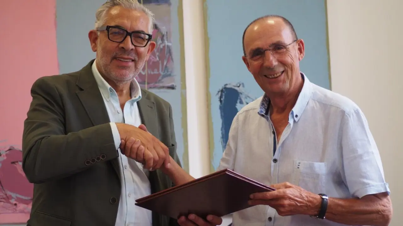 Miguel Fern&aacute;ndez M&eacute;ndez, deputado de Formaci&oacute;n, Ensinanza e Econom&iacute;a do Co&ntilde;ecemento, y Jos&eacute; Reigosa Garc&iacute;a, presidente de ASPNAIS.