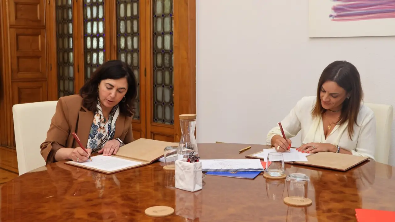 carmela y elena firma