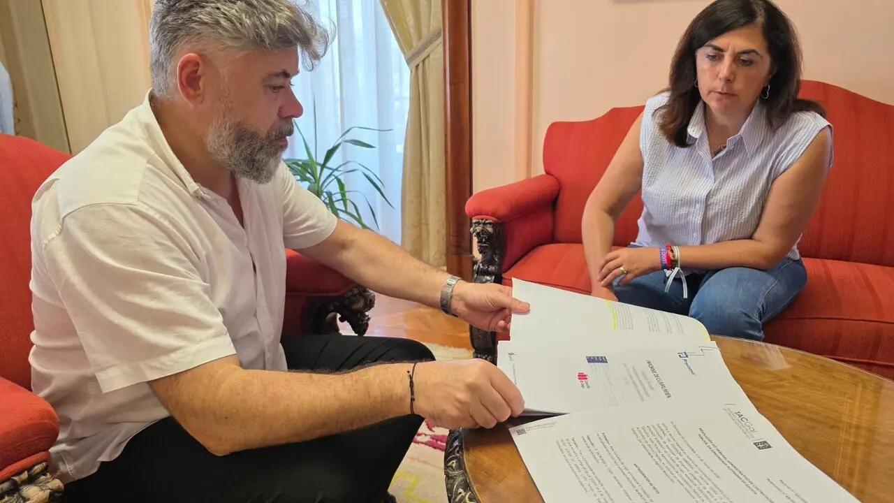 Elena Candia, durante la reuni&oacute;n con representantes de CCOO