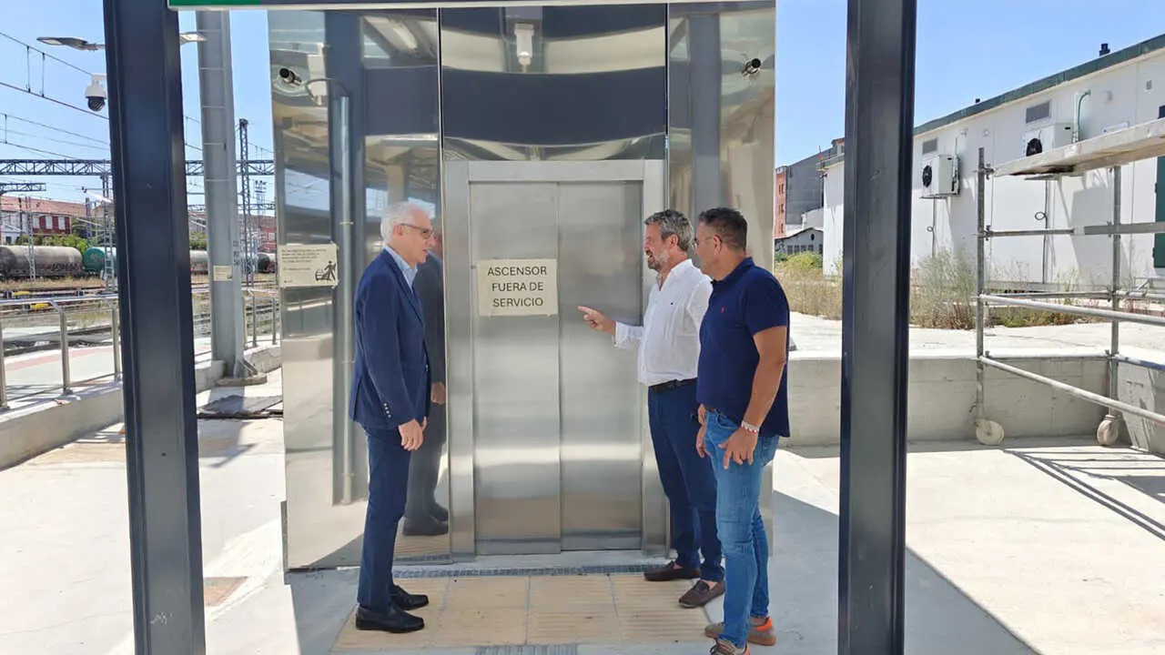 Conde, De Olano, PP - ascensor estaci&oacute;n PP Monforte