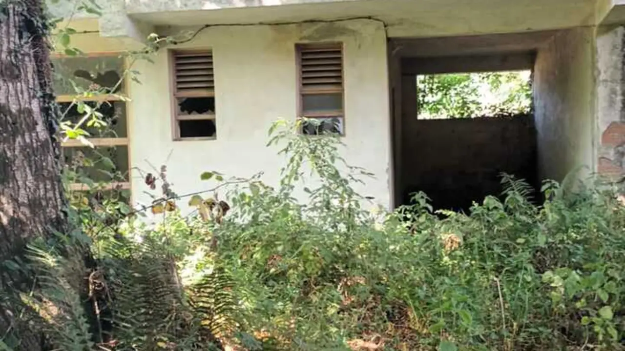 Escola Villouz&aacute;n, en L&aacute;ncara