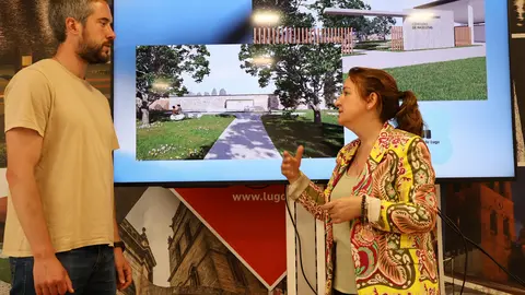 Rubén Arroxo y Cristina López explican el proyecto del cementerio público de mascotas