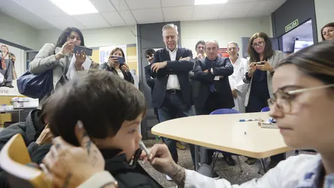 20241018 Conselleiro de Sanidade vacinación intranasal1