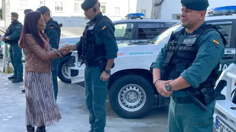 Isabel Rodríguez con la Guardia Civil